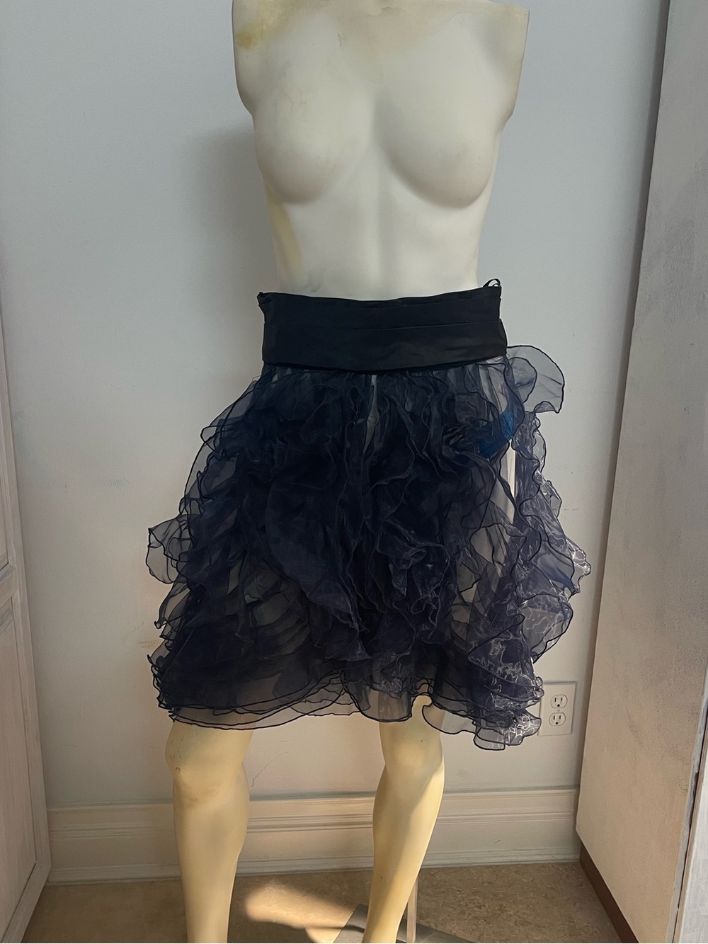ZAC POSEN RUFFLED SKIRT NAVY BLUE 
HIGH WAISTED VERY HAUTE COUTURE SIZE S